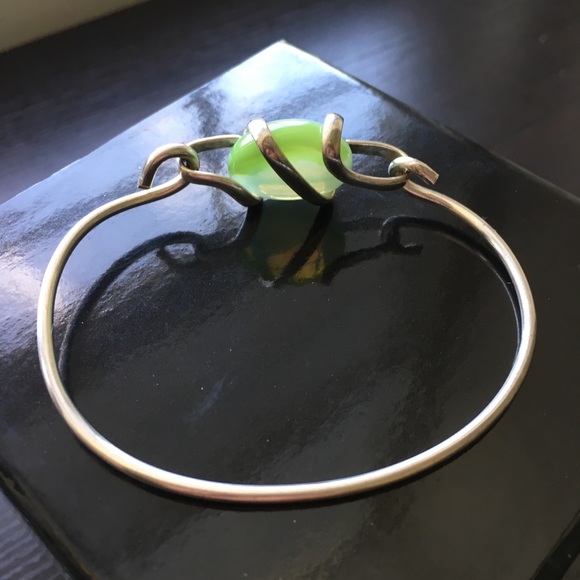 🐾 🐾Glass & Silver toned Handmade Bracelet Green - Picture 2 of 8